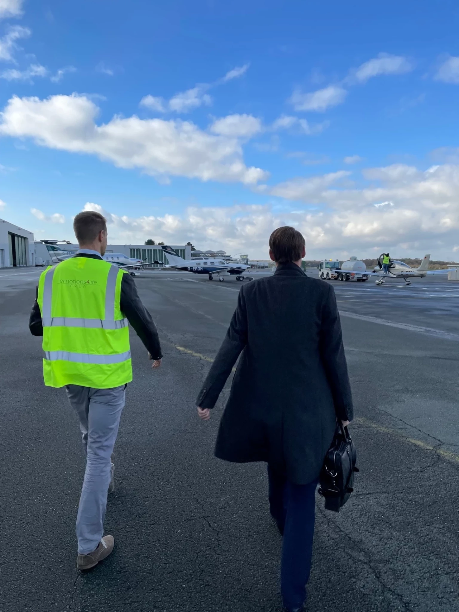 Tino Röse auf tour mit Firmenflugzeug