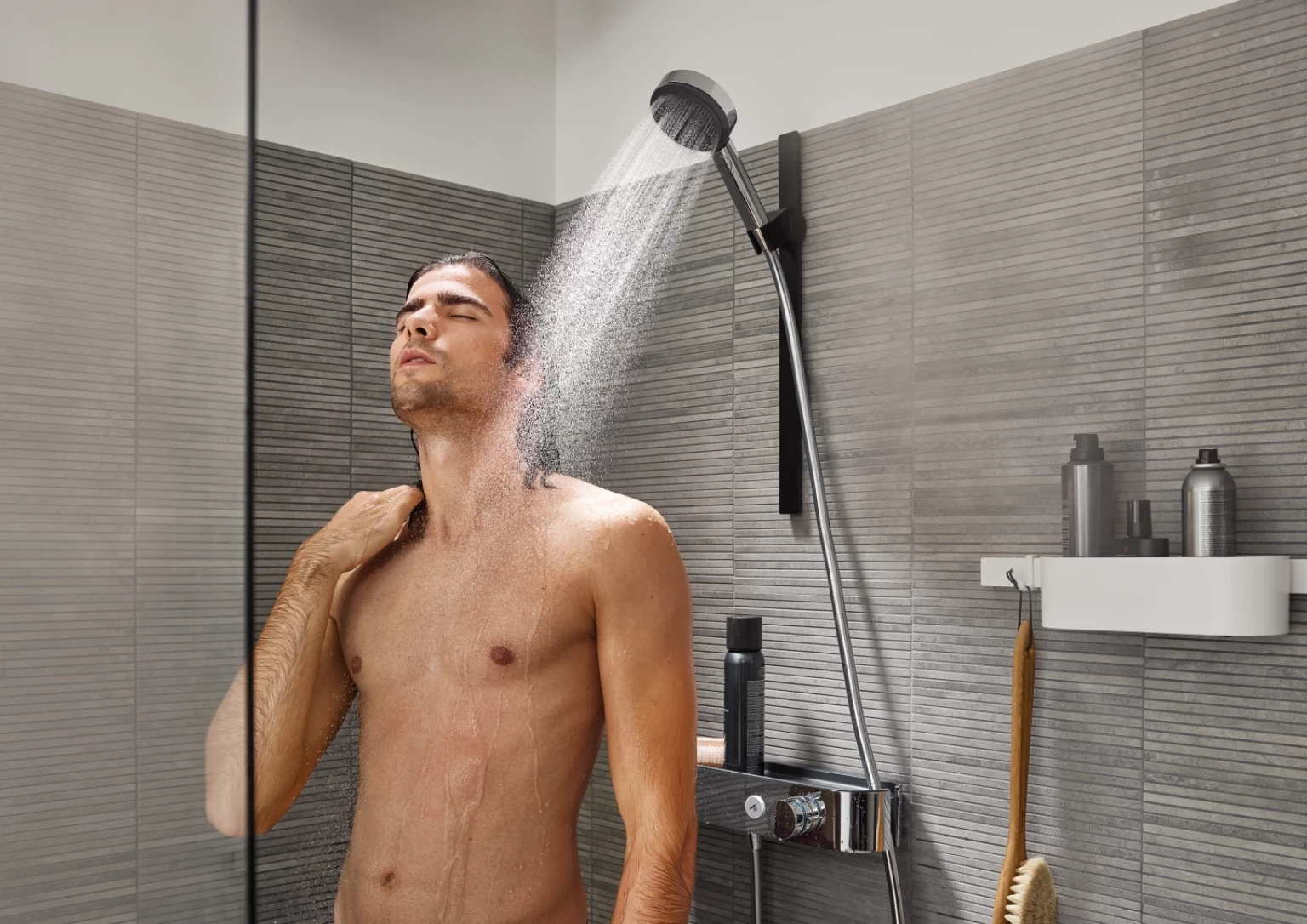 Hansgrohe Kampagne Dusche und Mann